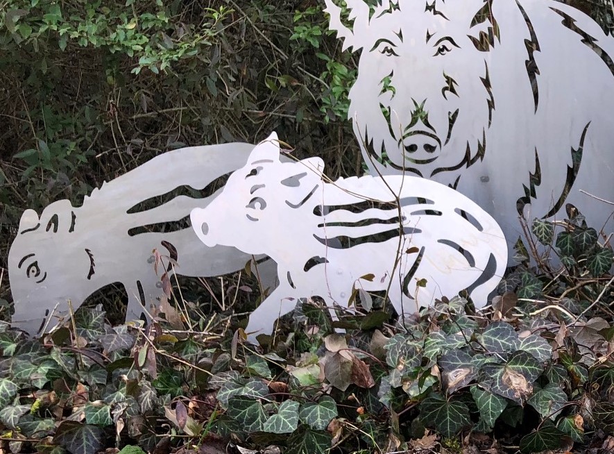 Wildschwein Frischling Susi, Edelrostfigur Höhe 45 cm mit massiver Bodenplatte