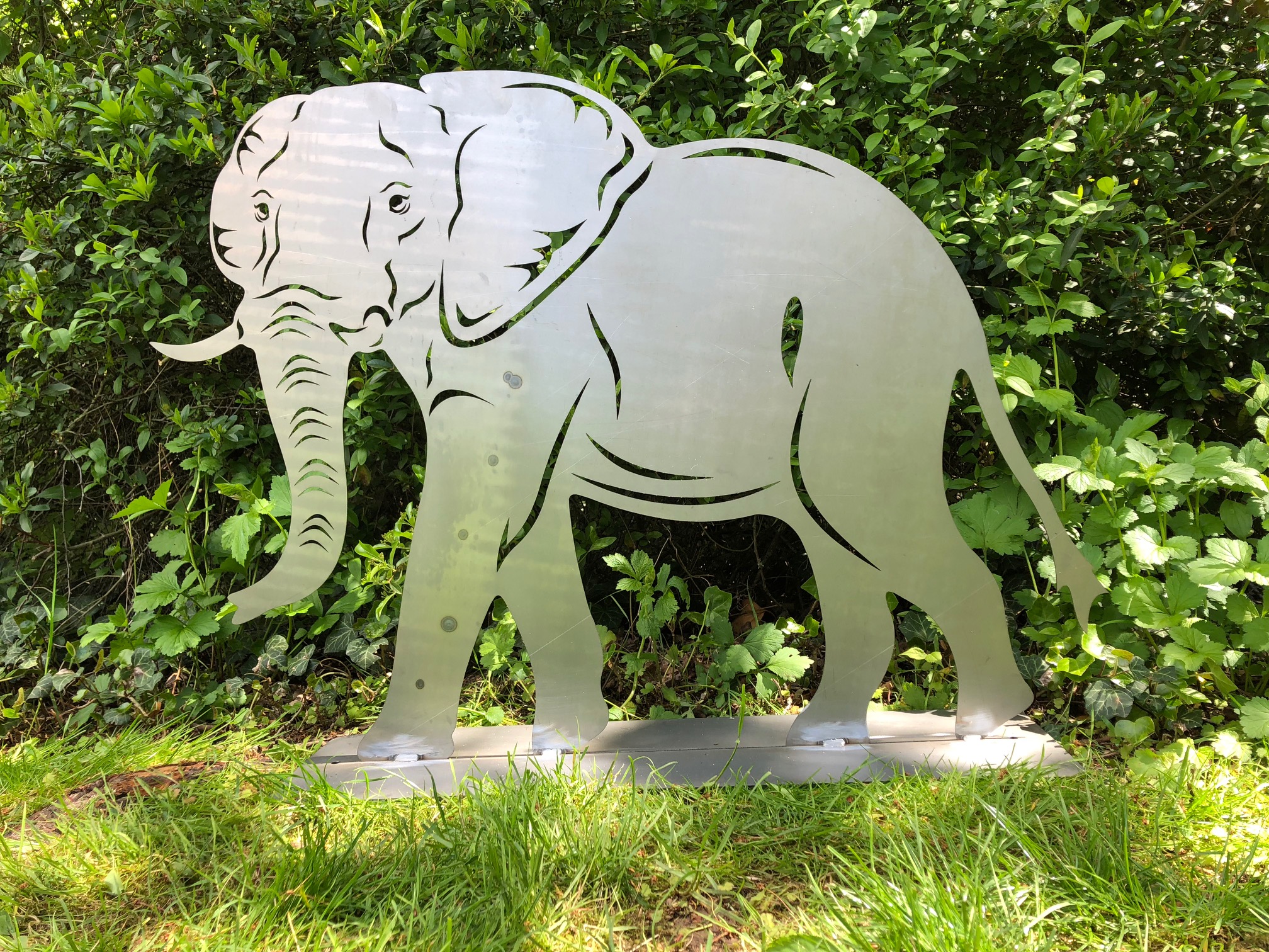 Elefant Rostfigur 74 cm mit Bodenplatte massiv