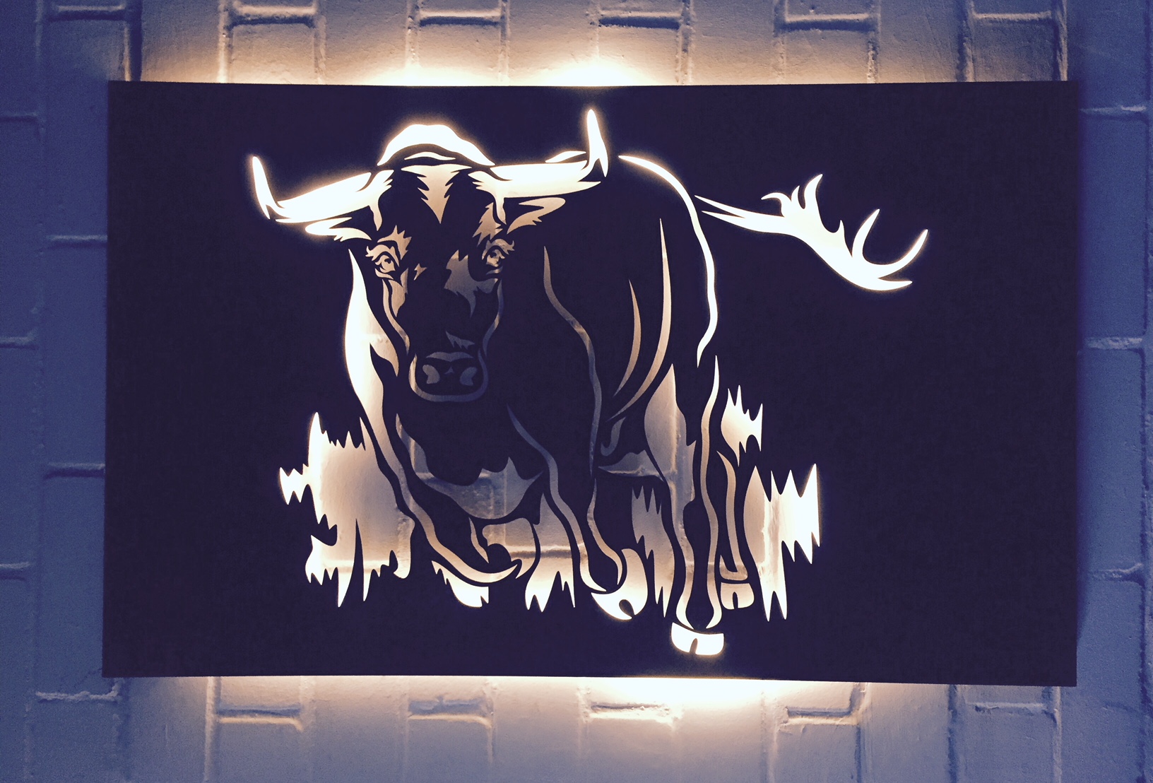 Rost- oder Edelstahl Wandbild (Lampe) Motiv Stier (ohne Beleuchtung) Wandbild 800x450 mm Edelstahl (rostet nicht) Edelstahllampe