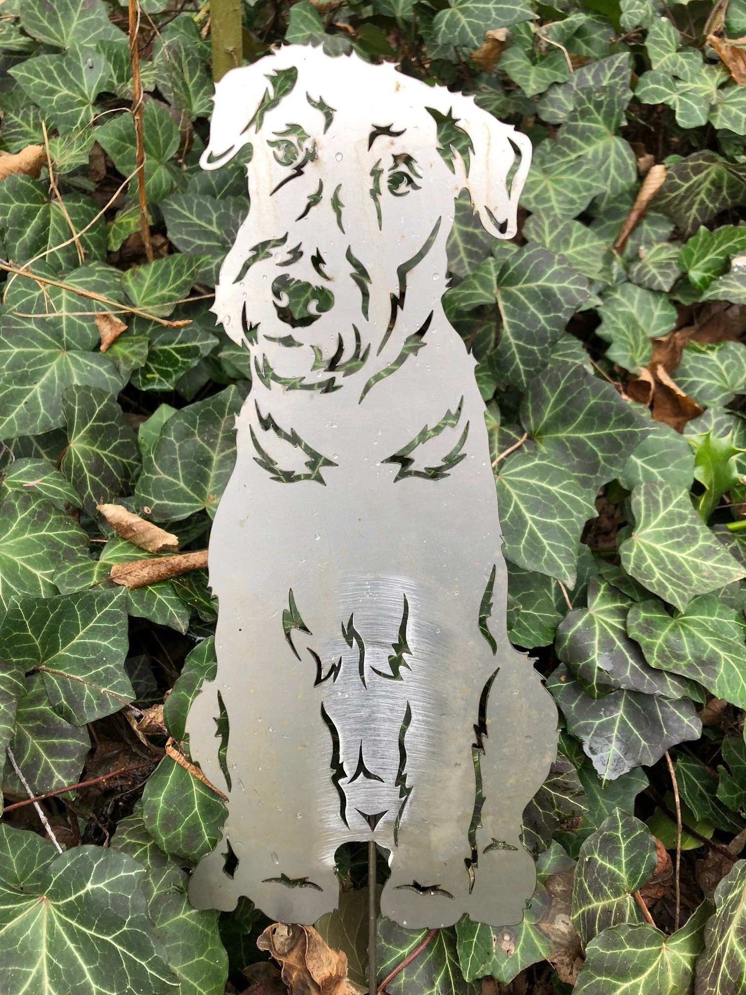 Airedale Terrier Rostfigur 30 cm (mit Spieß 50 cm) Gartenstecker